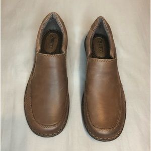 Born Woman’s Brown Leather Slip-On Shoes Size 8